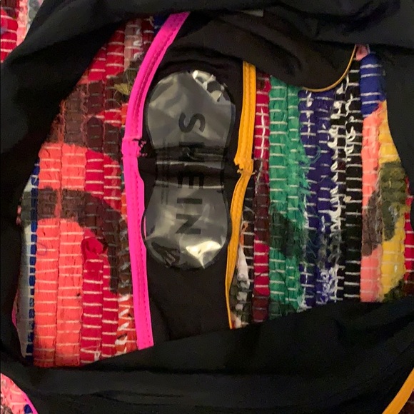 Bikini - Picture 3 of 4